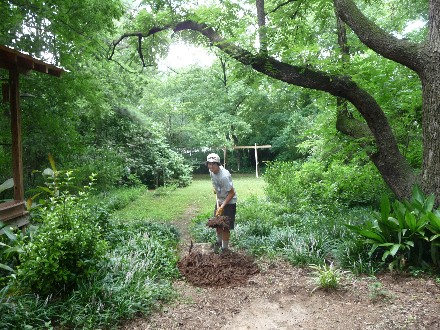 Web 2013-07-26 Tree Mulch Soil w Brett 036.jpg
